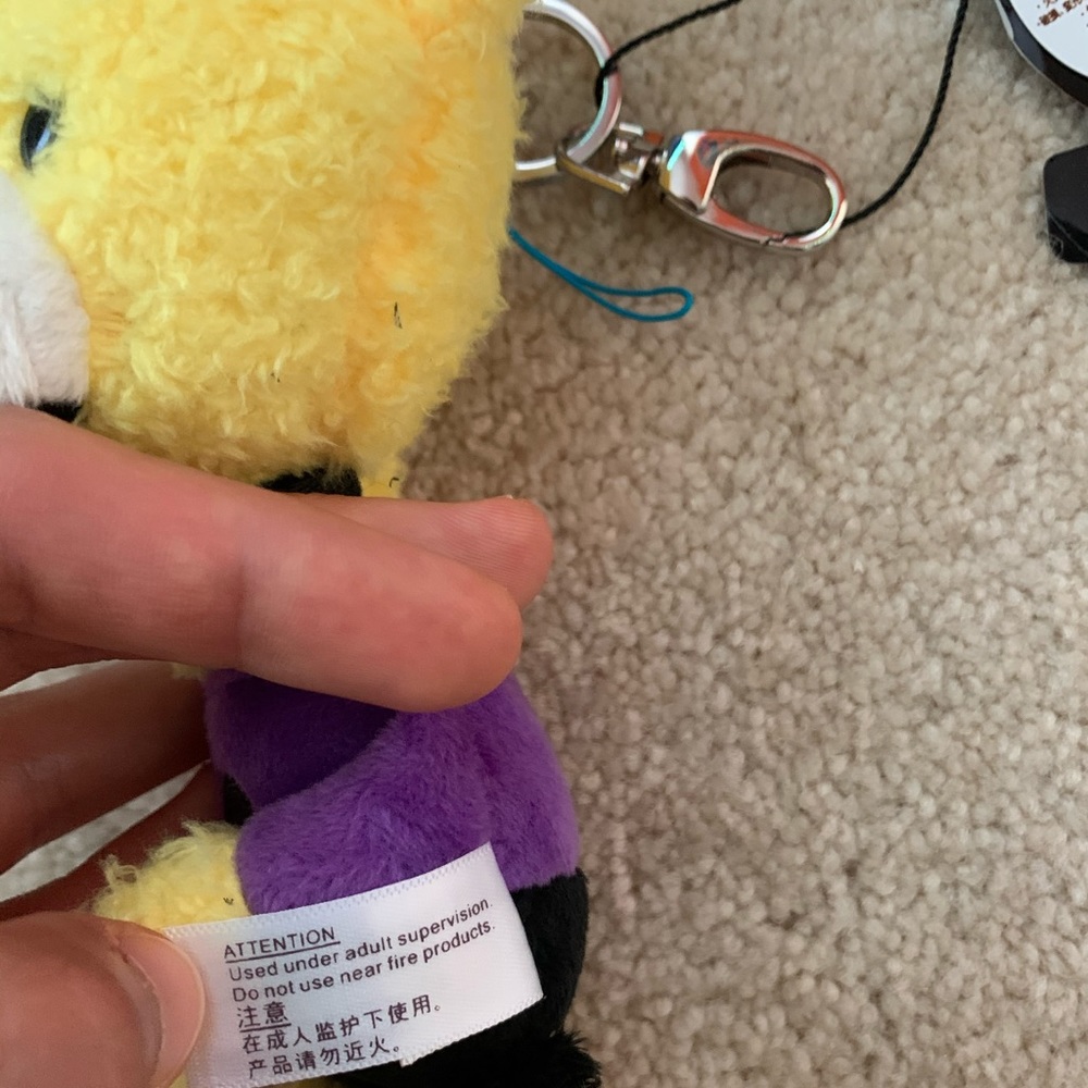 SOLD - Bape A Bathing Ape Giraffe Keychain - Picture 5 of 7
